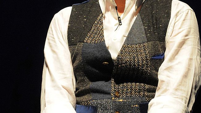 Claudio Bisio porta in scena 'Gli sdraiati' di Michele Serra