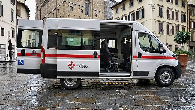 Nuovo scuolabus 'ecologico' nella flotta fiorentina