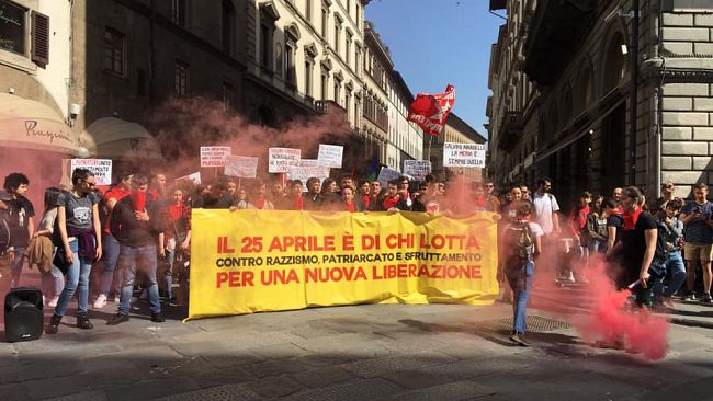 Scontri con la polizia il 25 aprile