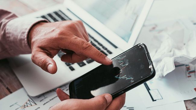 ​Investire in azioni nel 2022: banche vs trading online