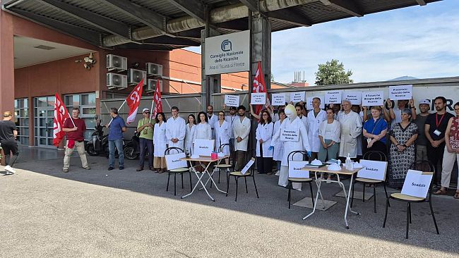Flash mob 'La precarietà uccide la ricerca'