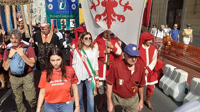 Il Gonfalone di Firenze oggi a Bologna 