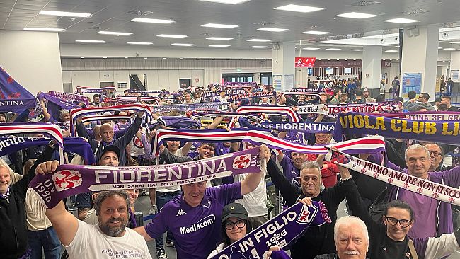 La partenza dei tifosi viola verso Atene, inseguendo un sogno 