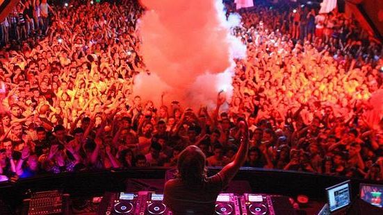 San Silvestro: il suono della musica elettronica di Berlino riscalda Firenze