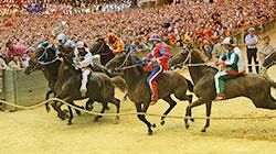 Palio di Siena, penalità e consuetudini: le nuove direttive del Comune