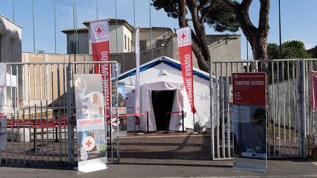 Coronavirus: 243 nuovi casi, con età media 28 anni