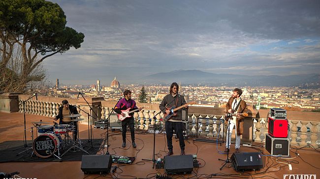 Il rooftop concert degli Street Clerks 