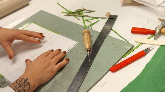 20 giovani si diplomano ‘ingegneri’ della cartamodello