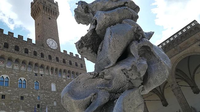 Poco Contemporanea: Firenze non sa, ma risponde