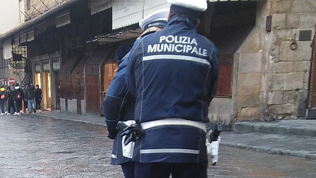 Ponte Vecchio, rimosso striscione contro Commisso