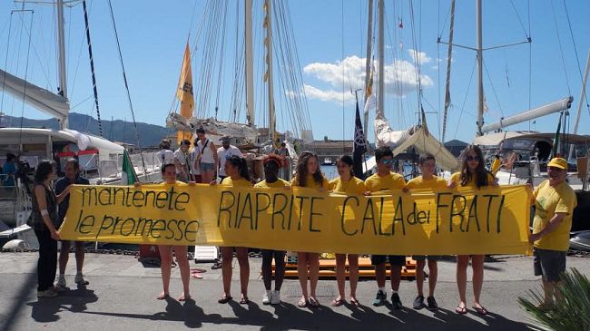 ​Mare in gabbia, blitz per aprire le spiagge chiuse