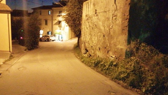 Monterappoli, 'spanciamento' di un muro di cinta: interrotta la Salaiola