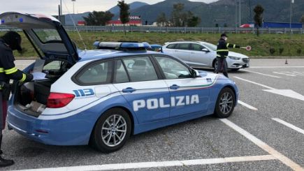 Coronavirus: viene a fare la spesa in centro perché a Campi c'erano troppe code