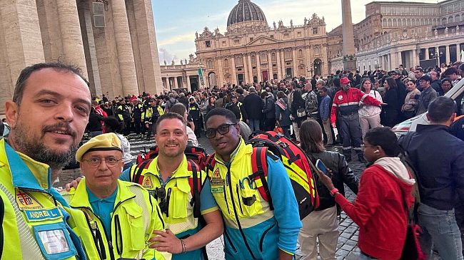 Firenze: luci spente per i funerali di Papa Francesco