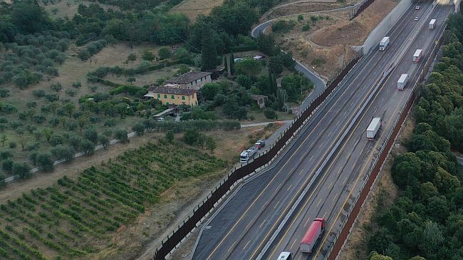 A1, tratto chiuso e disagi per un incidente con due feriti