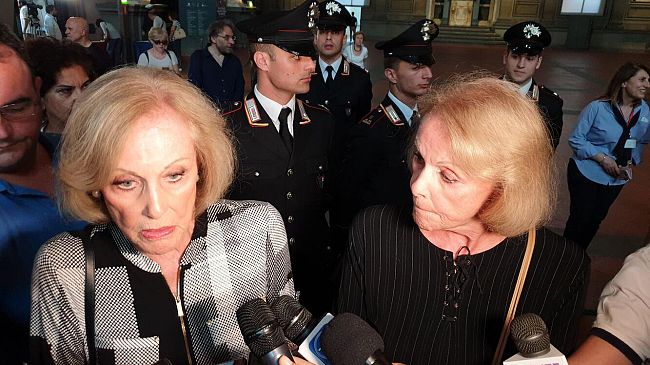 Processione senza fine per salutare il Maestro, camera ardente aperta anche oggi dalle 9 alle 10