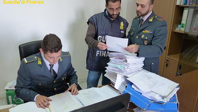 estorsione-ai-danni-di-imprenditori-per-la-locazione-di-capannoni