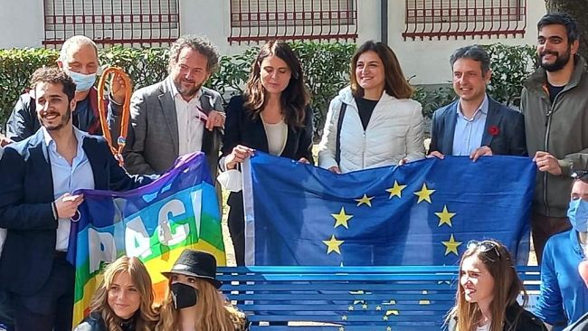 All’Isolotto una panchina blu “europea” dedicata a David Sassoli