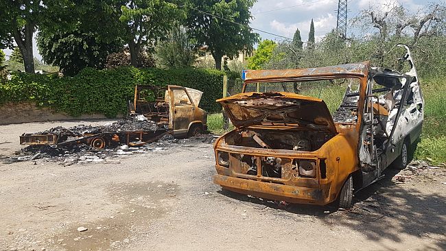 Via della Funga, presto la rimozione delle carcasse