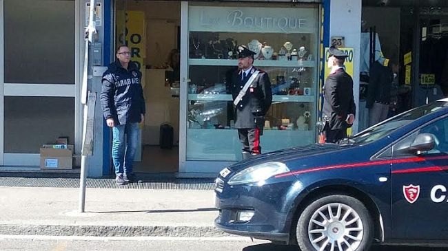 Ladri di appartamento tra Firenze e Prato: refurtiva rivenduta o spedita