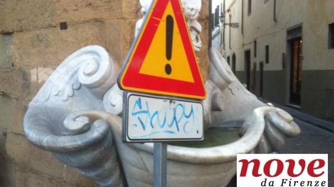 Firenze: colpita la fontana restaurata, il senso civico è Social