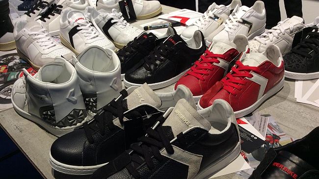 Saldi: maglioni, scarpe e pantaloni denim i regali più cercati