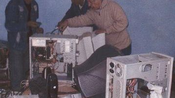 One laptop per child: un fiorentino regala PC usati ai bambini del terzo mondo