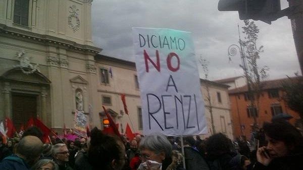 Scontri alla manifestazione per il No alle politiche del Governo Renzi