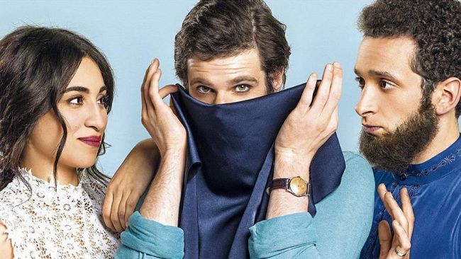 ‘Due sotto il burqa’: una commedia ironica su Islam, Occidente e stereotipi culturali