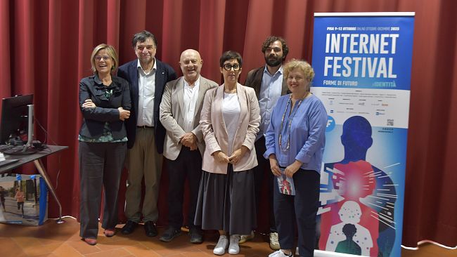 Internet Festival: la rivoluzione digitale da Starlink alle fake news