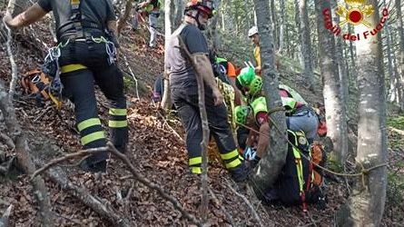 Soccorso cercatore di funghi caduto in un dirupo