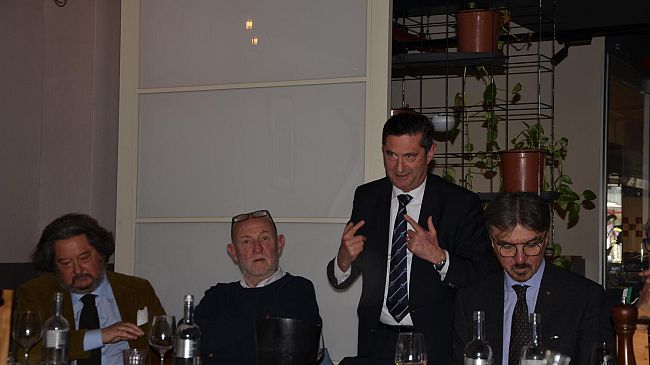 La riforma no-alcol di Salvini diventa una crociata contro il vino