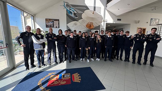 Istituto tecnico aeronautico 'Lindbergh', visita all'8° Reparto Volo