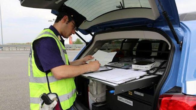 Da Rioveggio a Calenzano contromano in autostrada