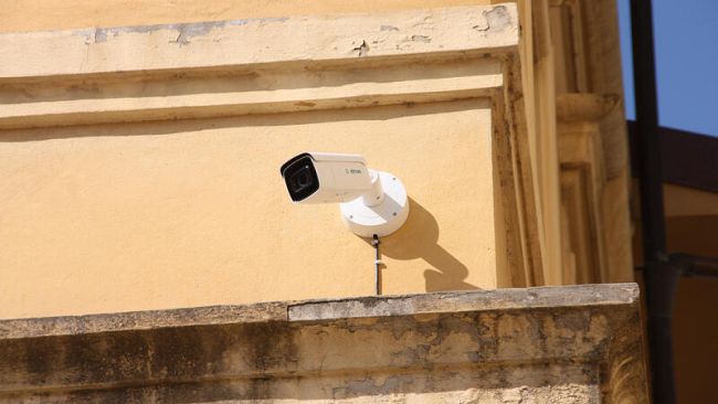 Dopo le svastiche, allarme e videosorveglianza al 'Miche'