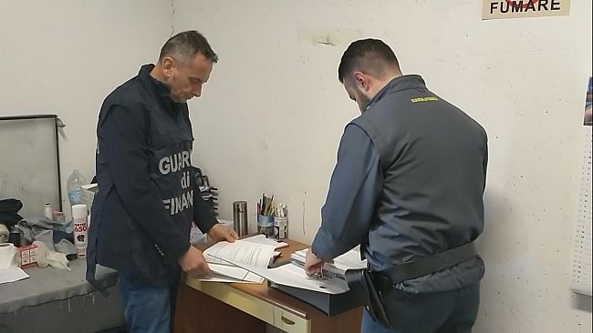 Maxi frode fiscale con fatture false: coinvolte imprese di Firenze e Prato