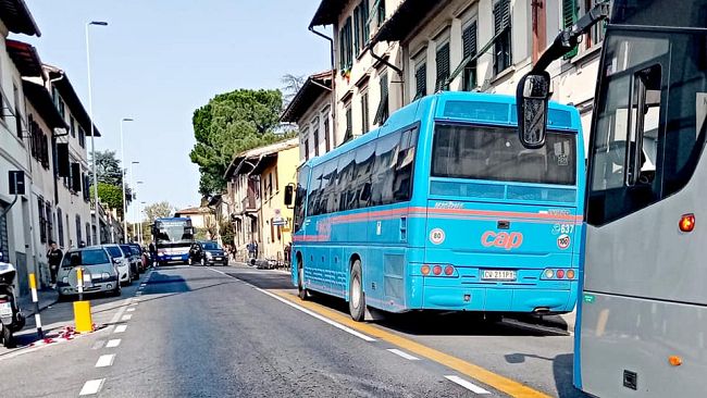 Incidente sul San Gaggio: traffico bloccato e bus in ritardo