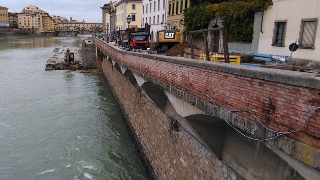 La voragine di Lungarno Diaz resta ancora un mistero