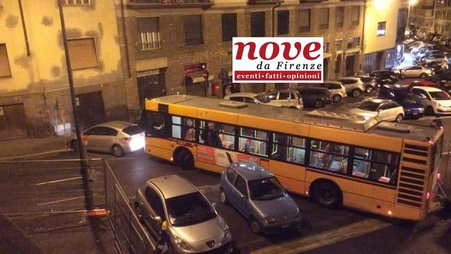 Bus in ritardo: Firenze bloccata dai parcheggi selvaggi
