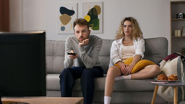 Guardare la televisione senza affaticare gli occhi: come fare