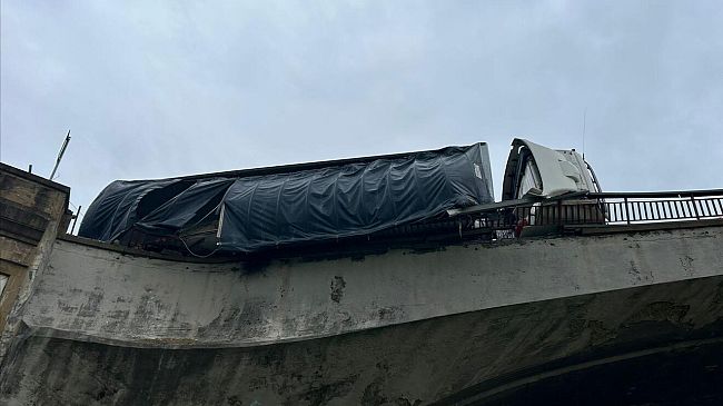 Ringhiera provvisoria sul Ponte alla Vittoria