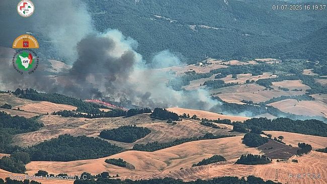 Sette incendi boschivi oggi pomeriggio in Toscana
