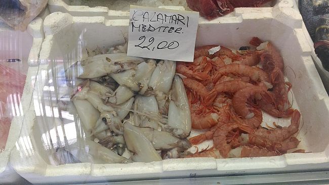 Il pesce non era fresco ma decongelato: due denunciati a Pisa e Cecina