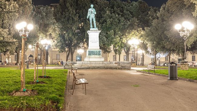 Piazza Indipendenza, accesa la nuova illuminazione permanente F-Light