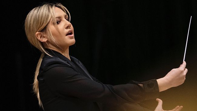 Vanessa Benelli Mosell sul podio dell’Orchestra da Camera Fiorentina