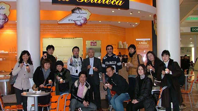 Imprenditori giapponesi a I Gigli per il gelato da esportazione