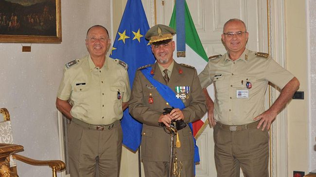 Il Generale Adami accoglie un nuovo comandante di reparto