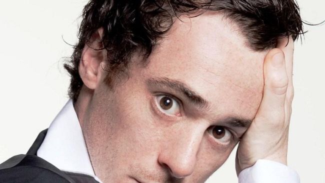 Elio Germano in scena con lo spettacolo “Thom Pain”