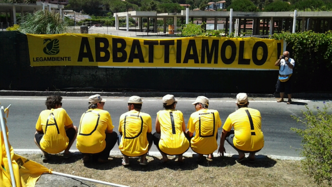 Blitz, Goletta Verde di Legambiente sulle coste dell’Isola d’Elba