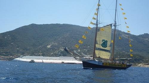 Costa Concordia: la nave potrebbe restare per sempre sull'isola?